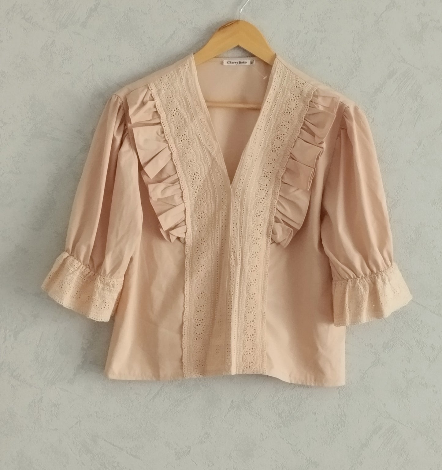 Réf 0060 - Neuf sans étiquette - Blouse beige manches 3/4 CHERRY KOKO taille M/L