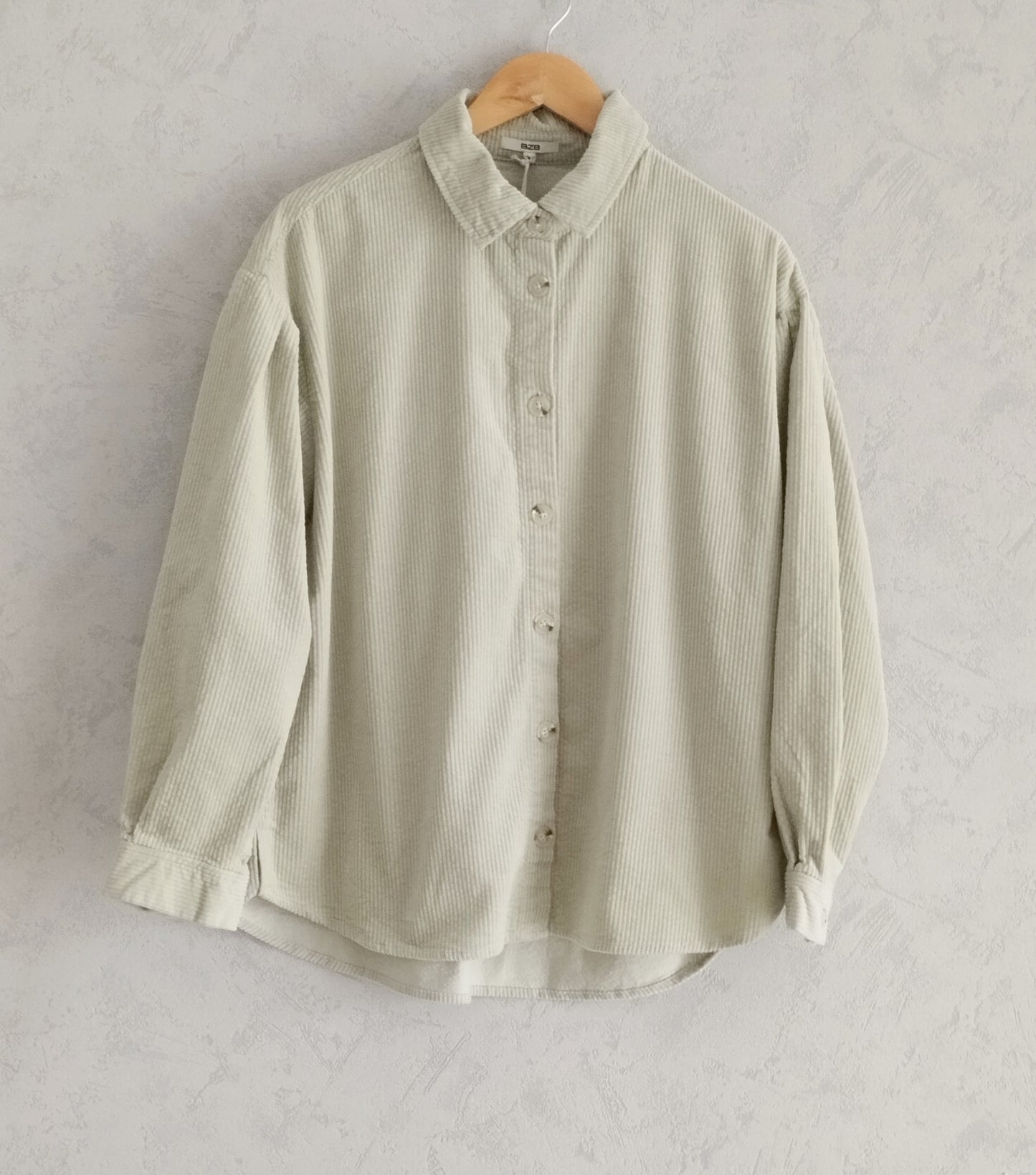 Réf 0067 - Neuf sans étiquette - Chemise manches longues velours vert d'eau BZB taille M