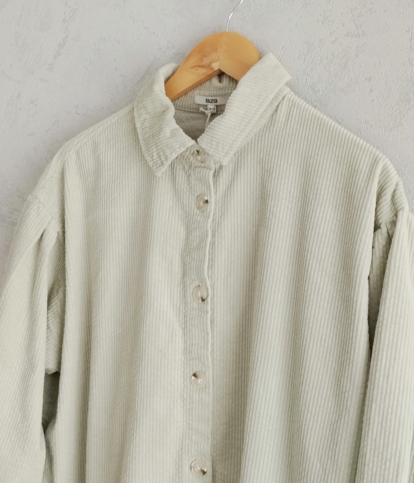 Réf 0067 - Neuf sans étiquette - Chemise manches longues velours vert d'eau BZB taille M