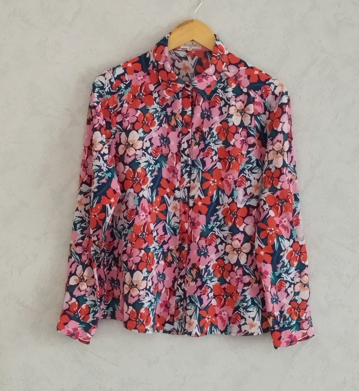 Réf 0062 - Neuf sans étiquette - Chemise manches longues fleurie Emma&Ella taille S
