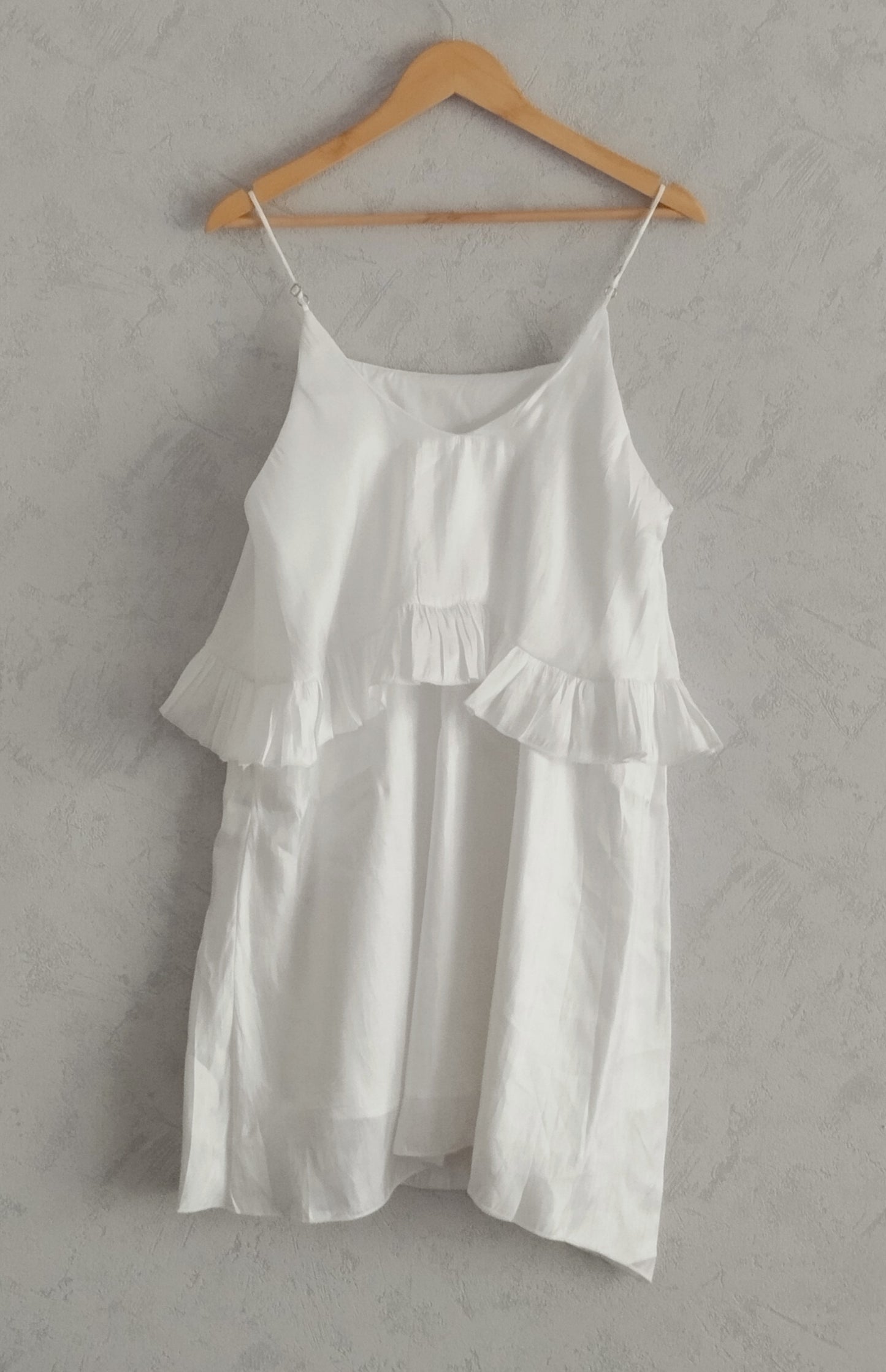 Réf 0063 - Neuf sans étiquette - Robe fines bretelles blanche irisée Golden Days Paris taille M/L