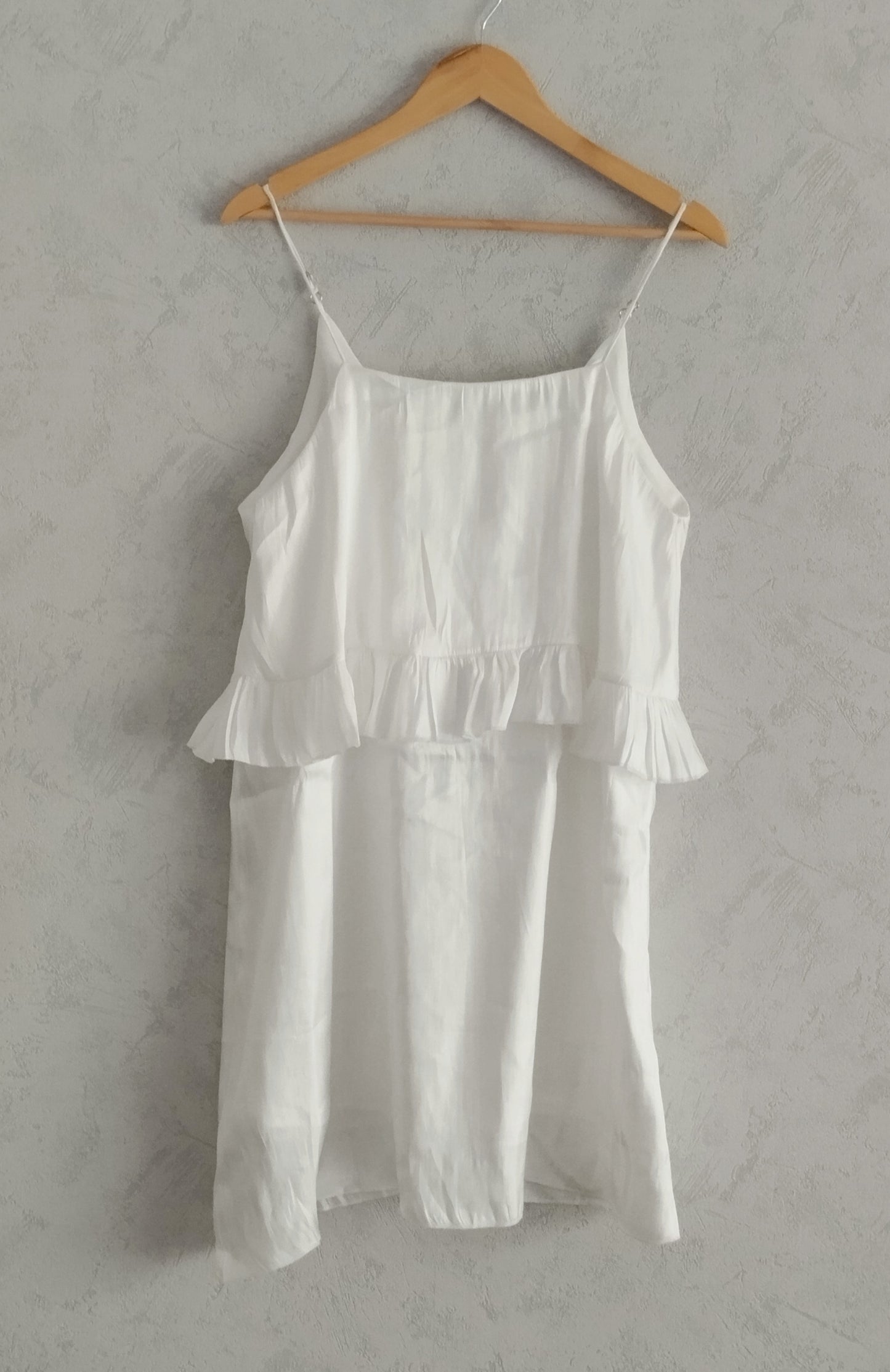 Réf 0063 - Neuf sans étiquette - Robe fines bretelles blanche irisée Golden Days Paris taille M/L