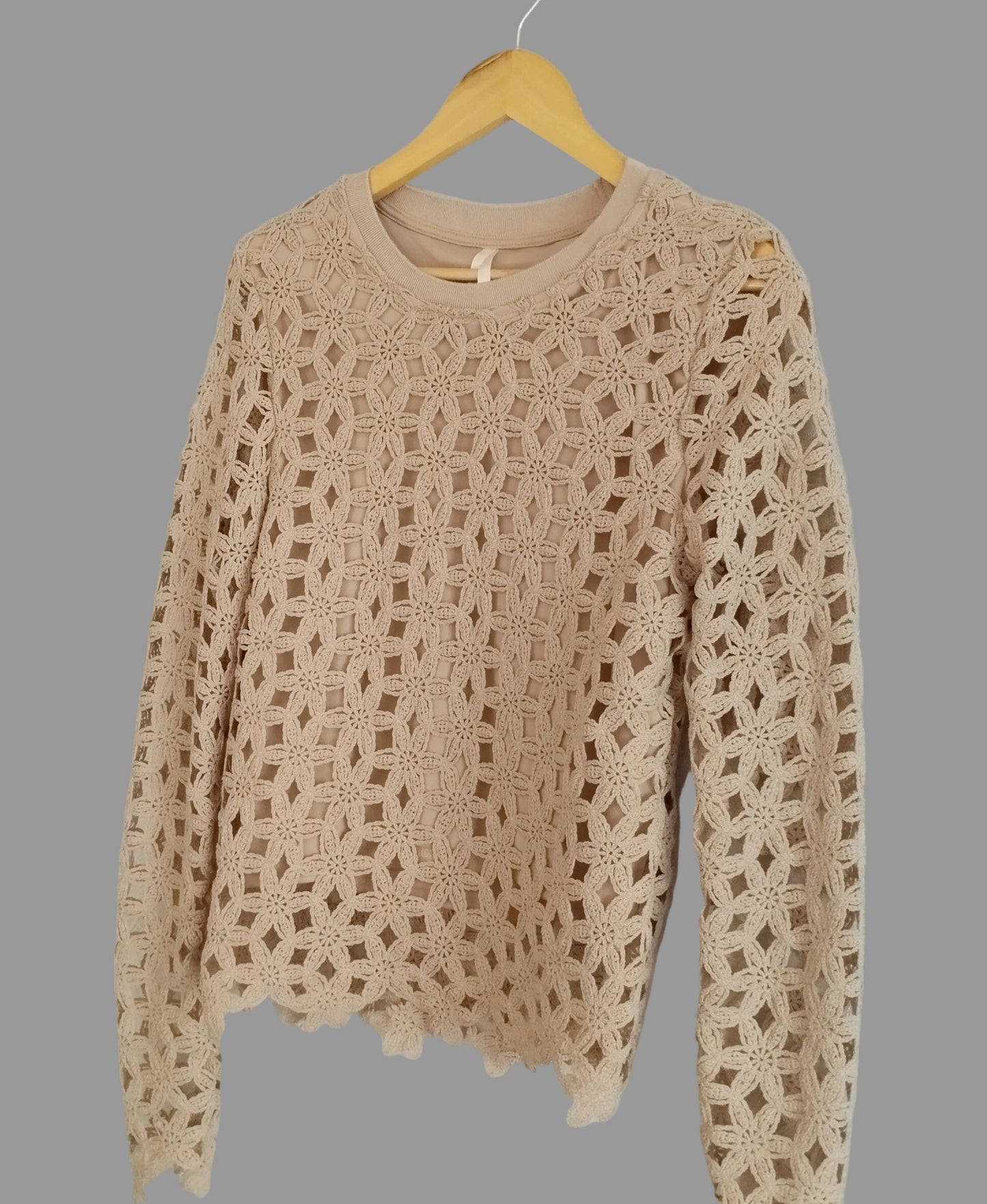 Réf 0061 - Neuf sans étiquette - Top ajouré manches longues camel ELLY WHITE taille M